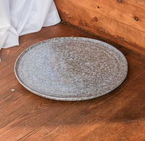 Round waves serving plate