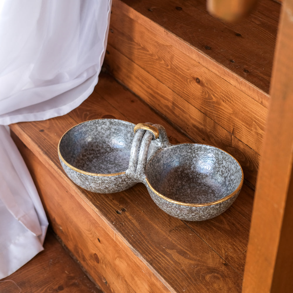 Handle double dip platter