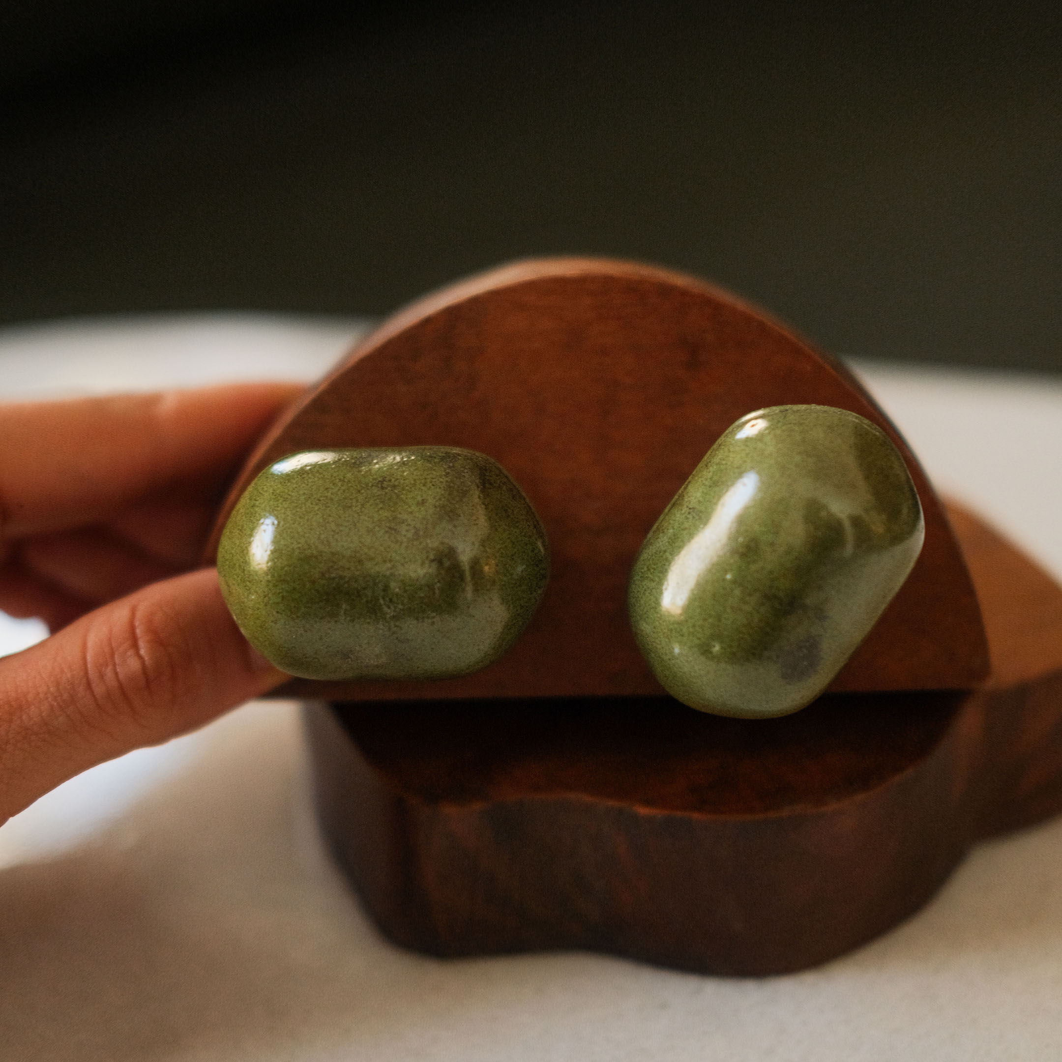 Oval Ceramic Knobs Set- Olive