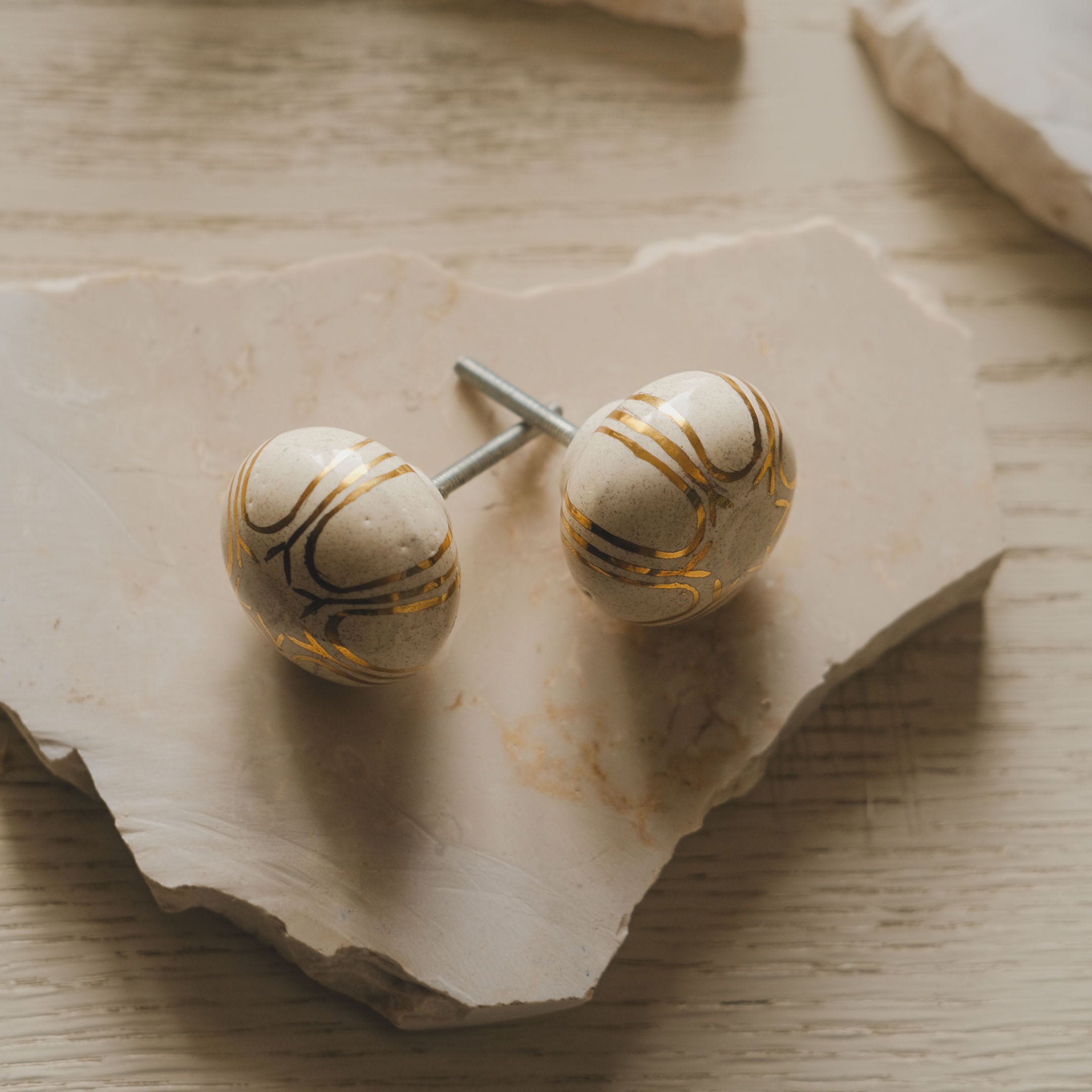 Round Ceramic Knobs Set- Gold Temple