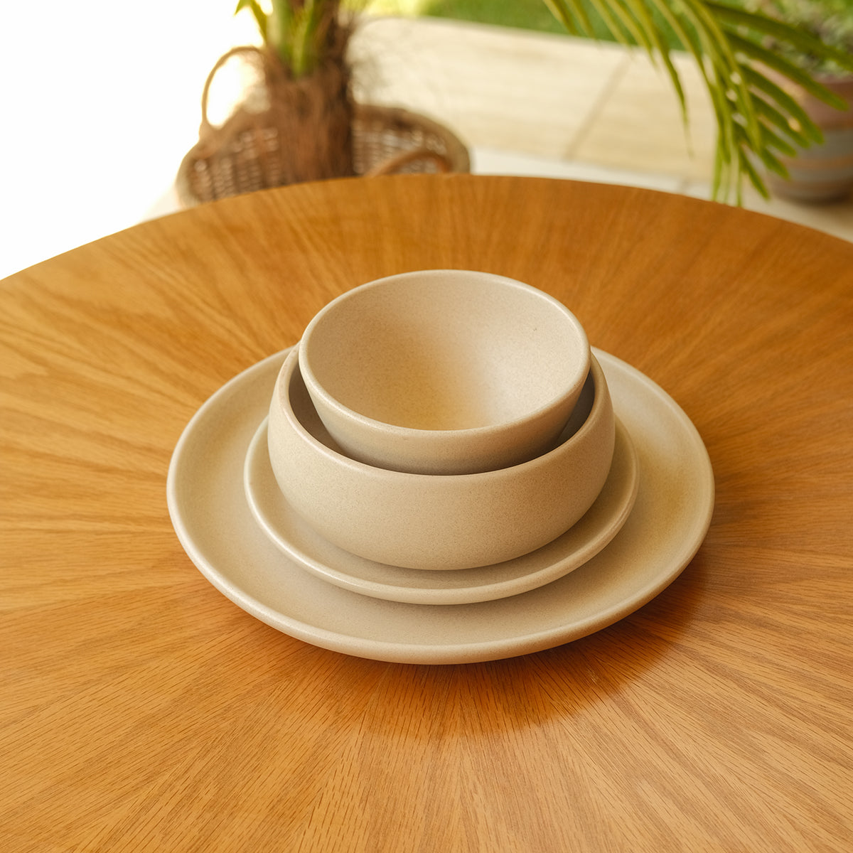 Round dinner set