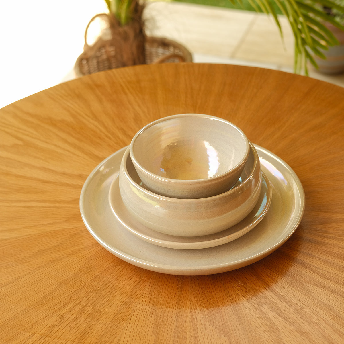 Round dinner set