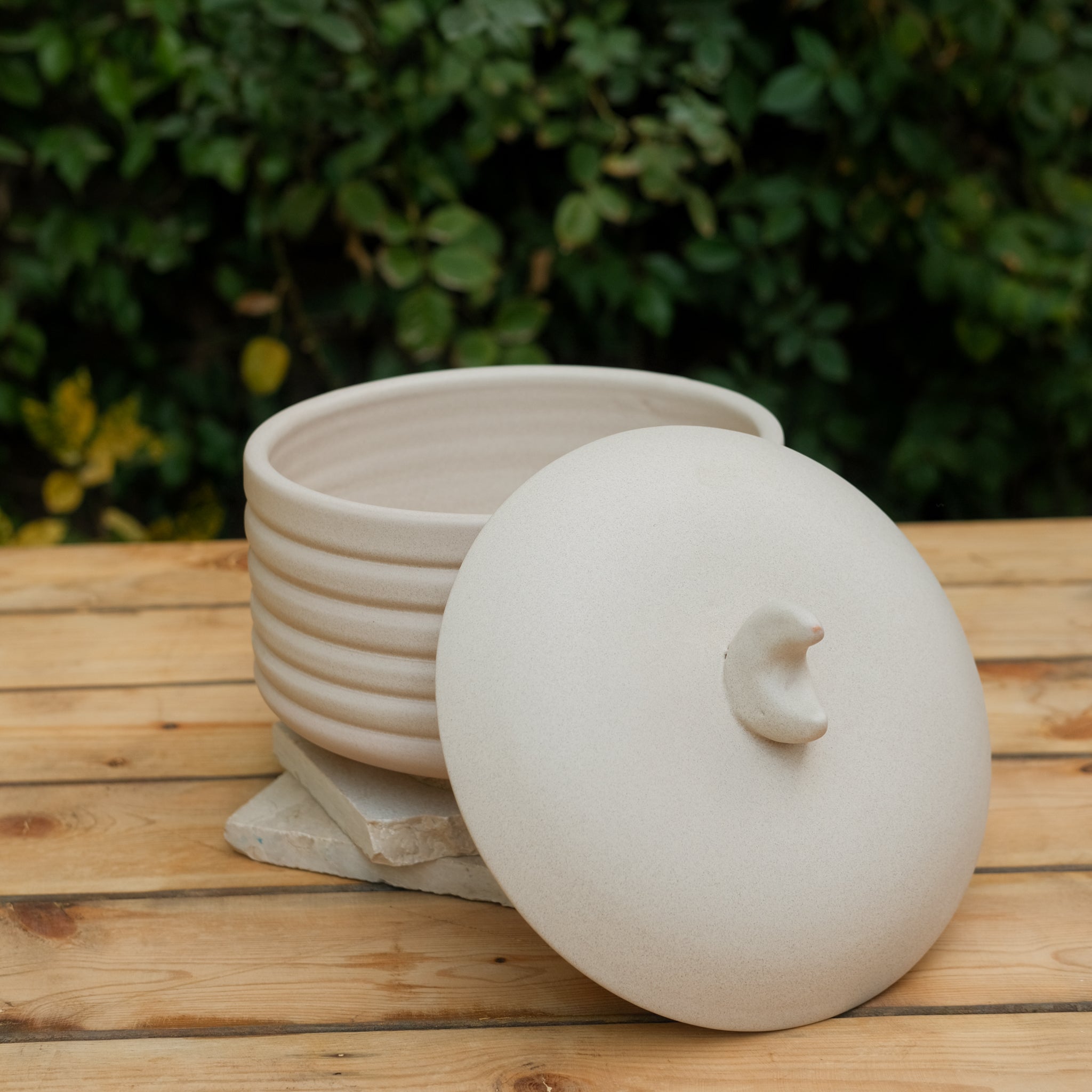 CRESCENT DOME POT