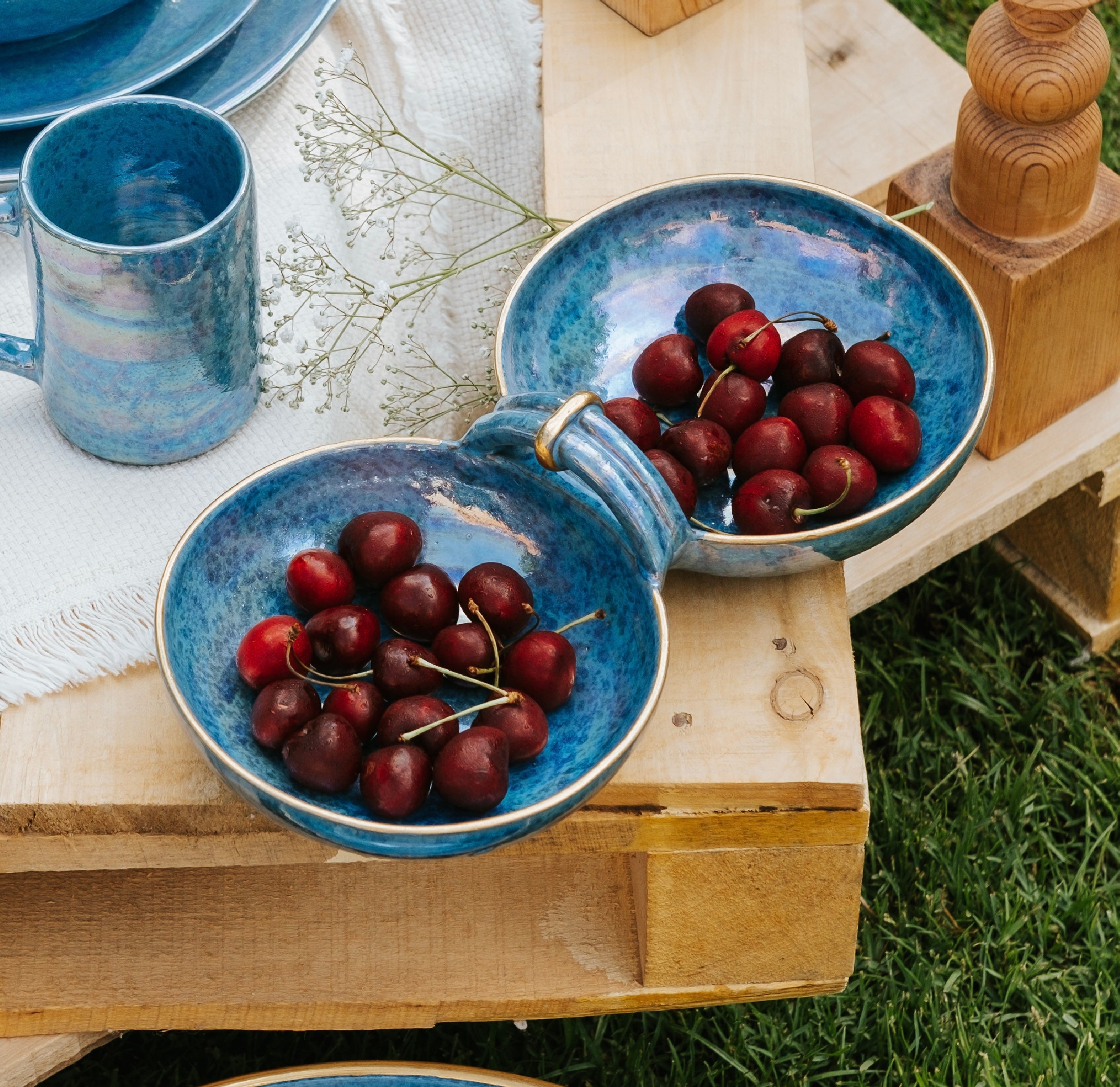 Handle double dip platter