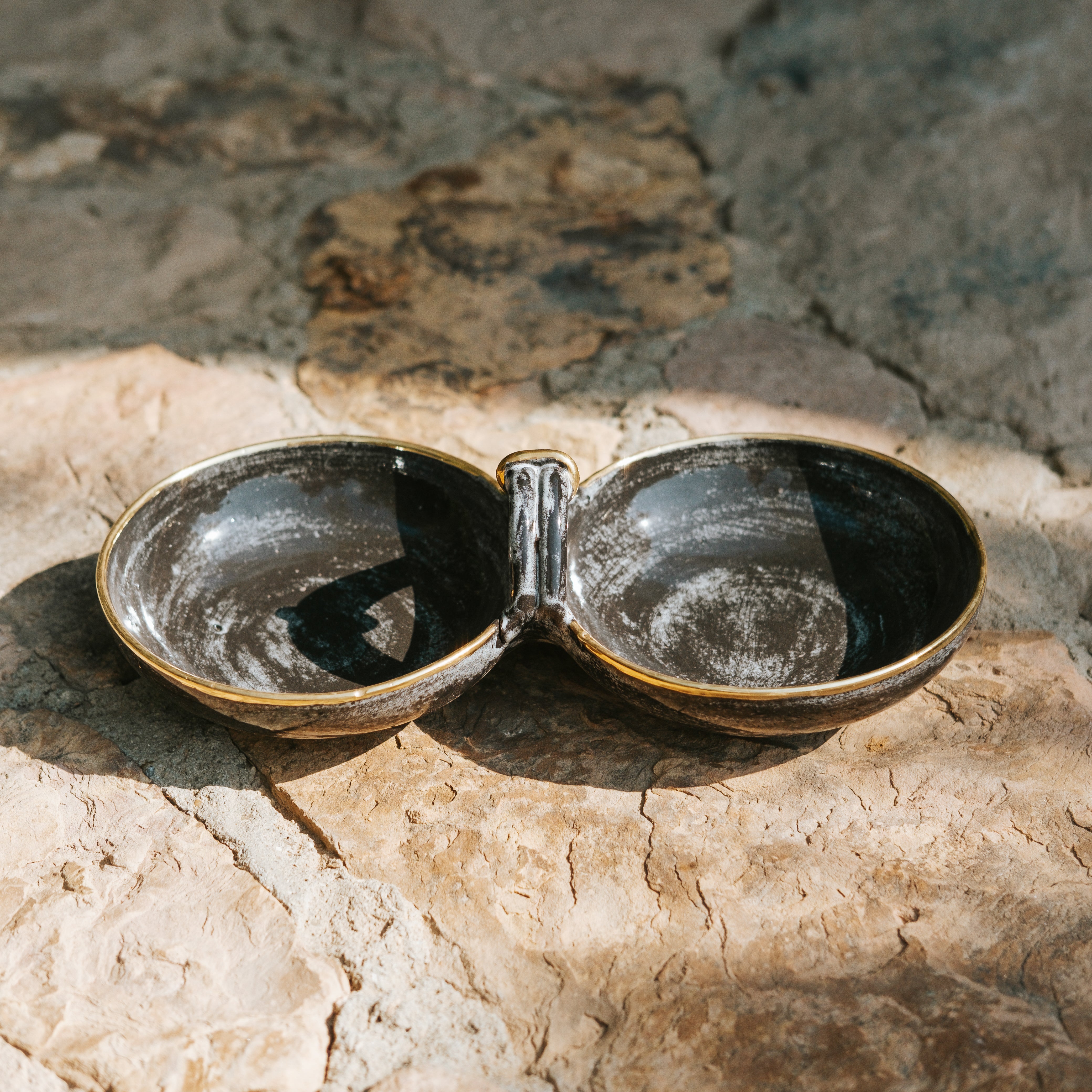 Handle double dip platter