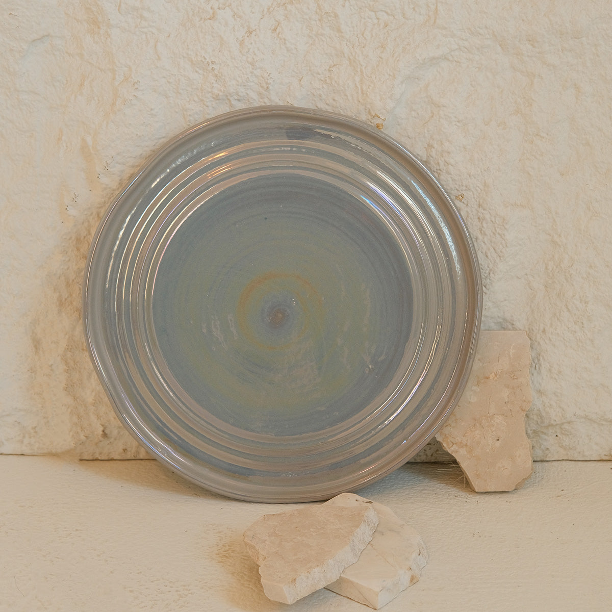 Round waves serving plate