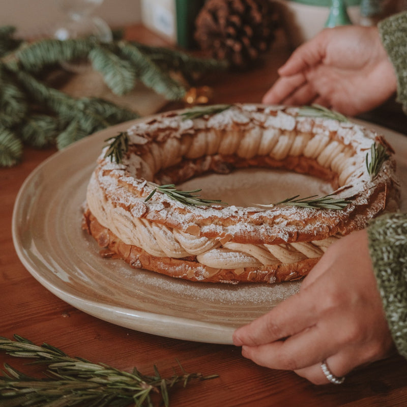 Round waves serving plate