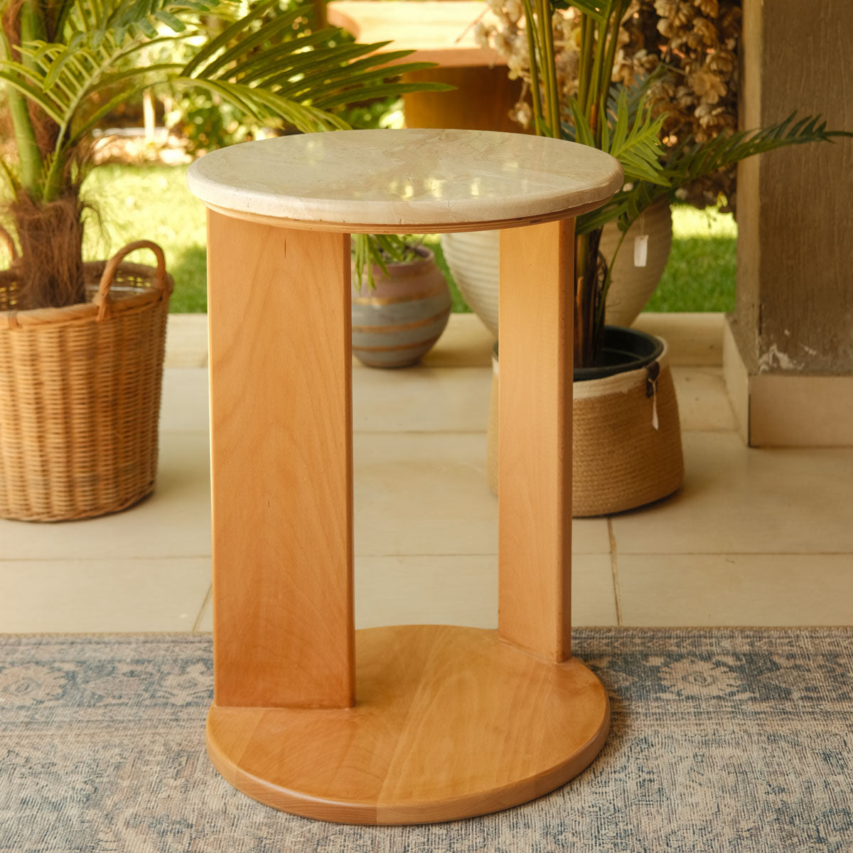 Becky in beige marble