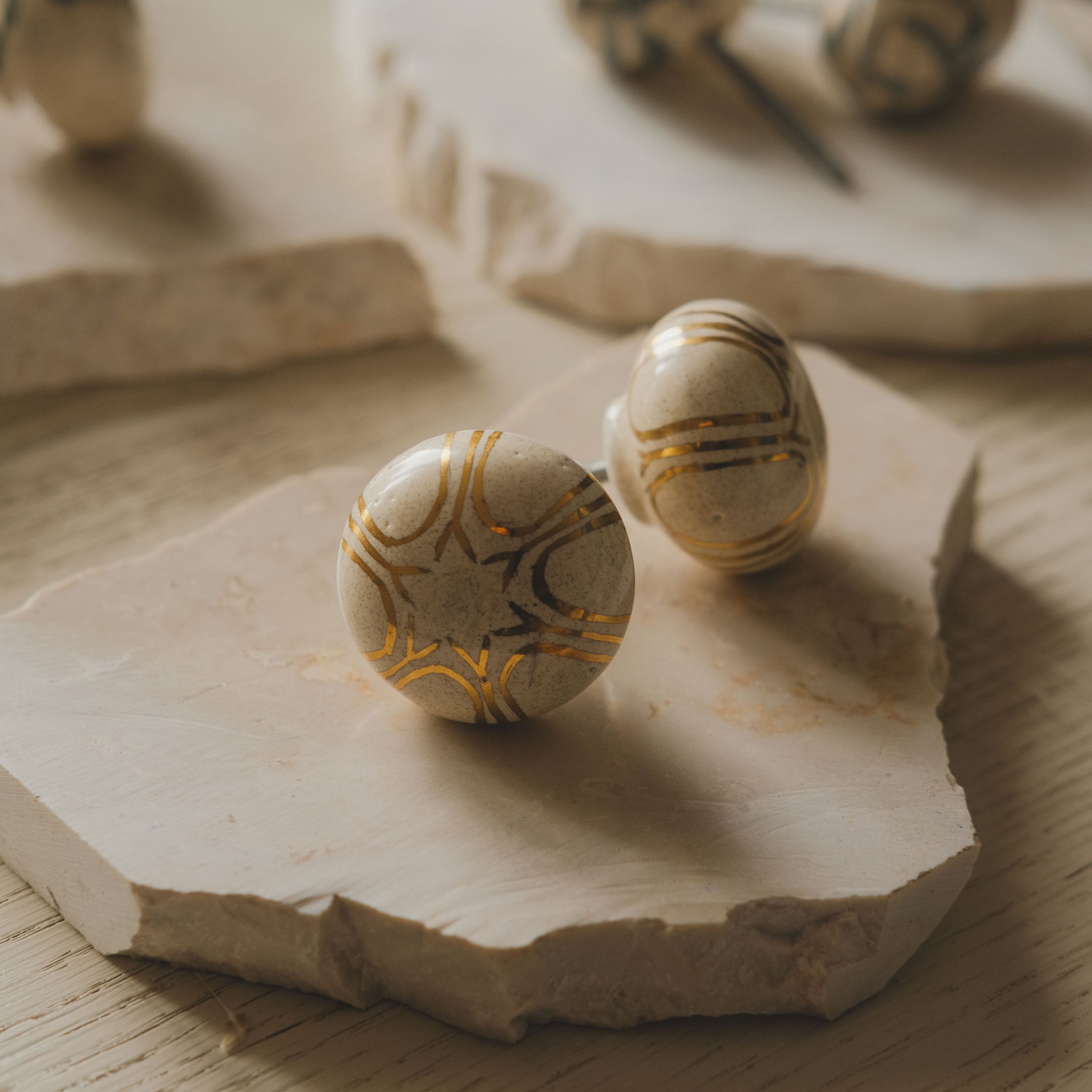 Round Ceramic Knobs Set- Gold Temple