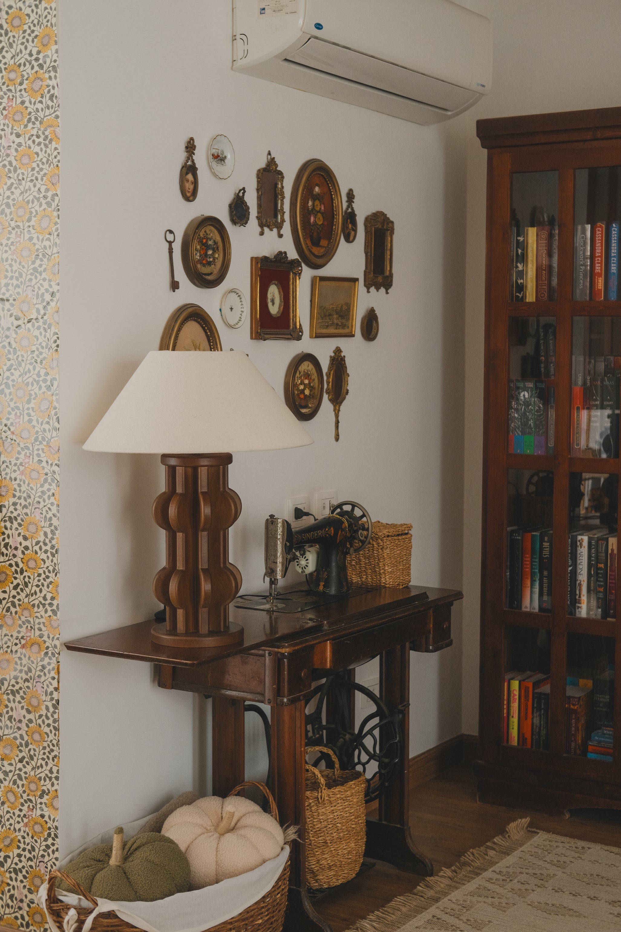 Beech Wood •Ebon• Table Lamp