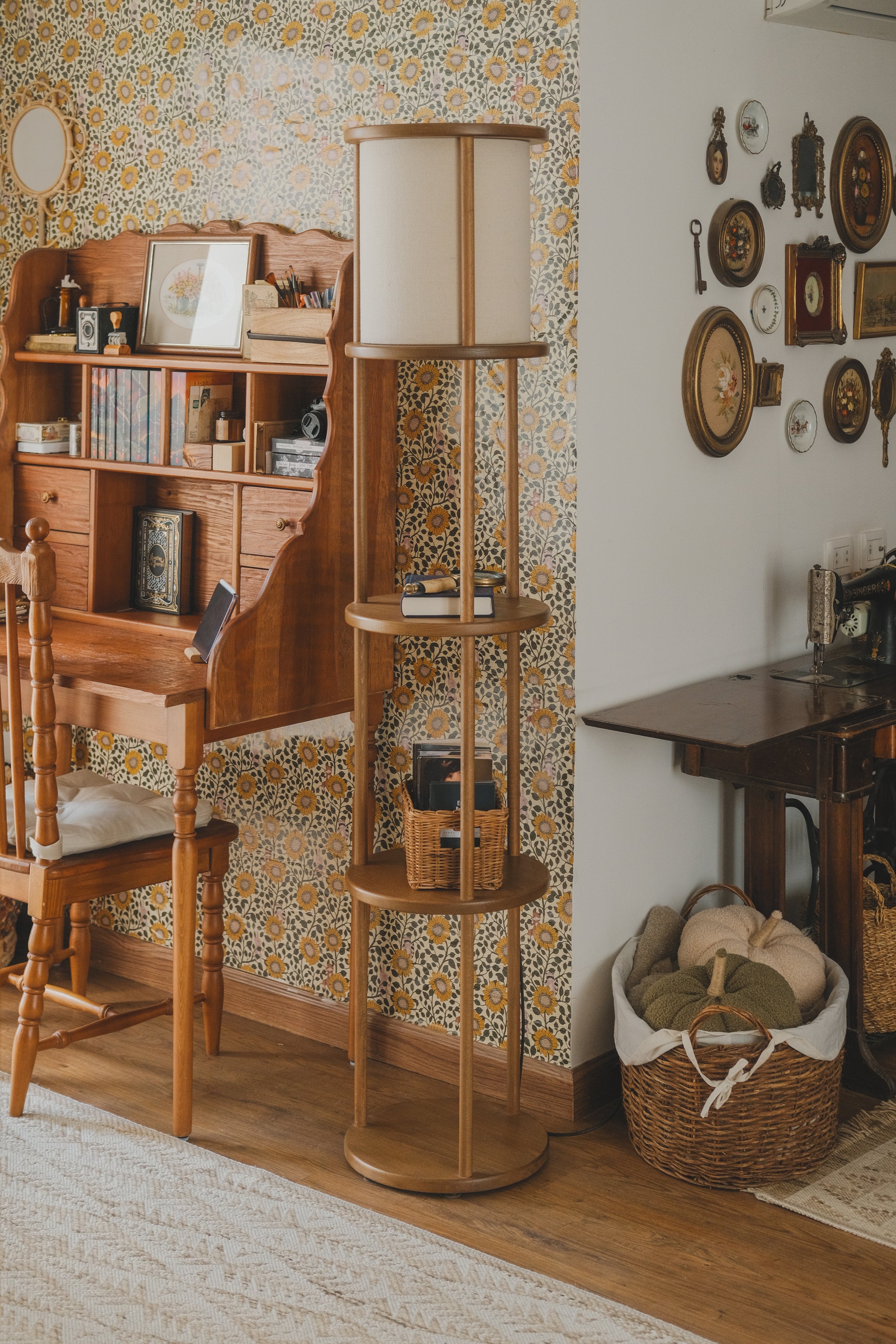 Lumiére shelved lamp